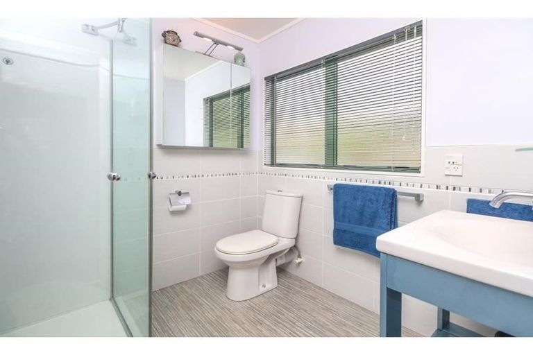 Photo of property in 11 Halder Place, Torbay, Auckland, 0632