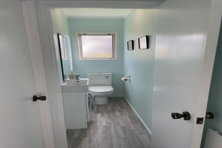 Photo of property in 2/28 Waiau Street, Torbay, Auckland, 0630