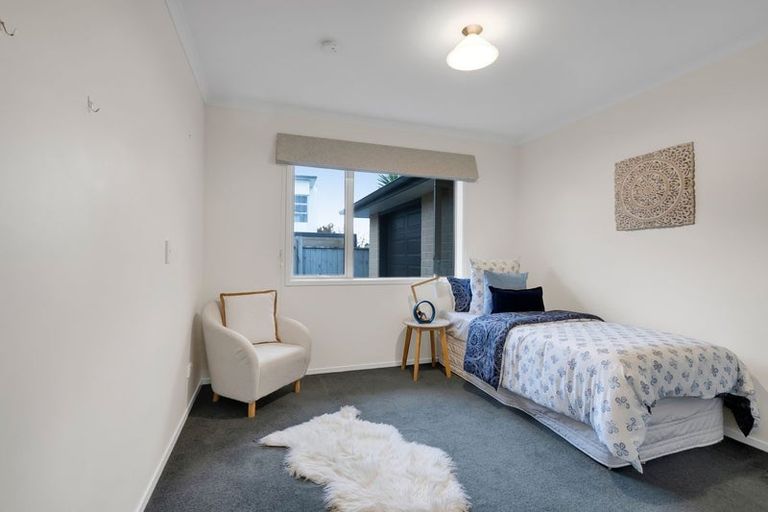 Photo of property in 6 Saint Andrews Parkway, Waiwhakaiho, New Plymouth, 4312