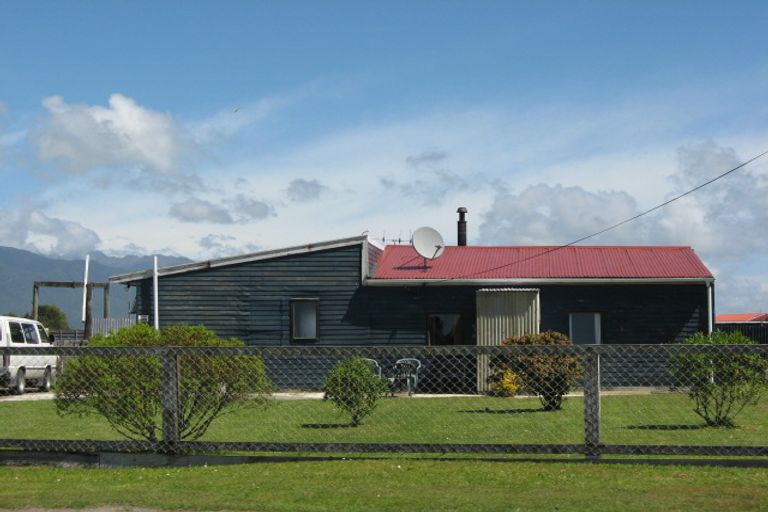 Photo of property in 32 Shelswell Street, Westport, 7825