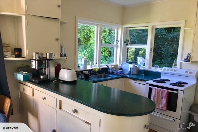 Photo of property in 15 Creswick Terrace, Northland, Wellington, 6012