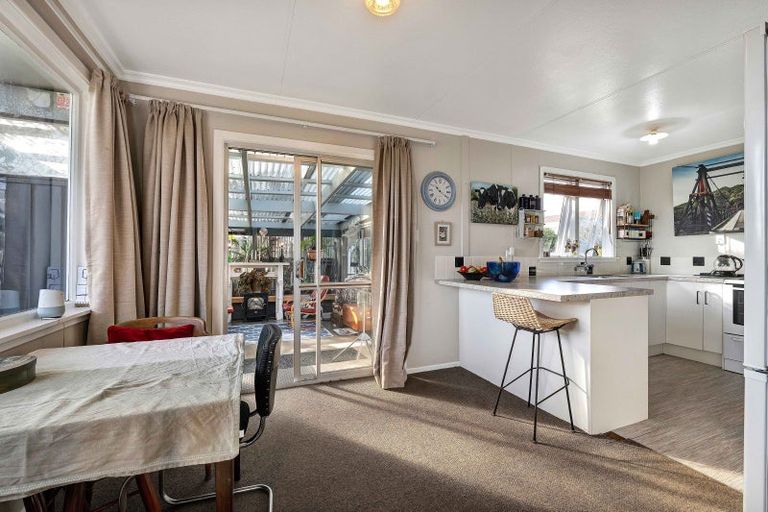 Photo of property in 8 Omata Road, Westown, New Plymouth, 4310