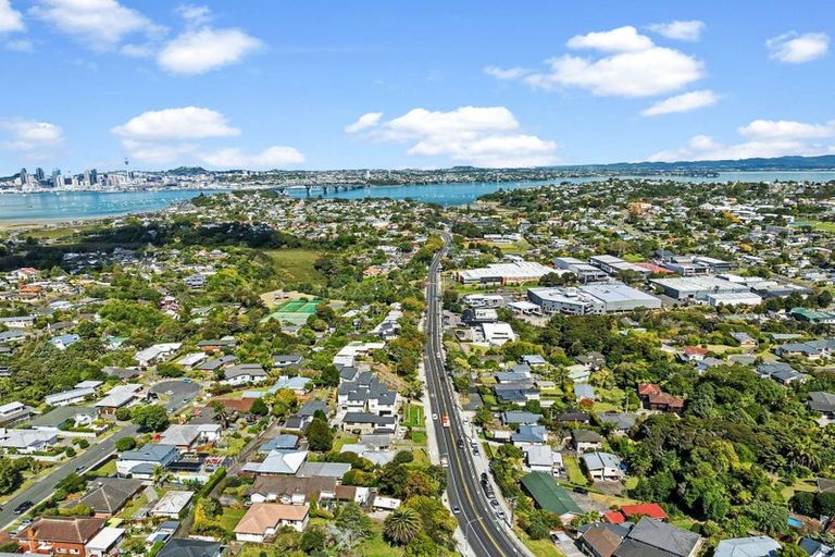 Photo of property in 3/72 Lake Road, Northcote, Auckland, 0627