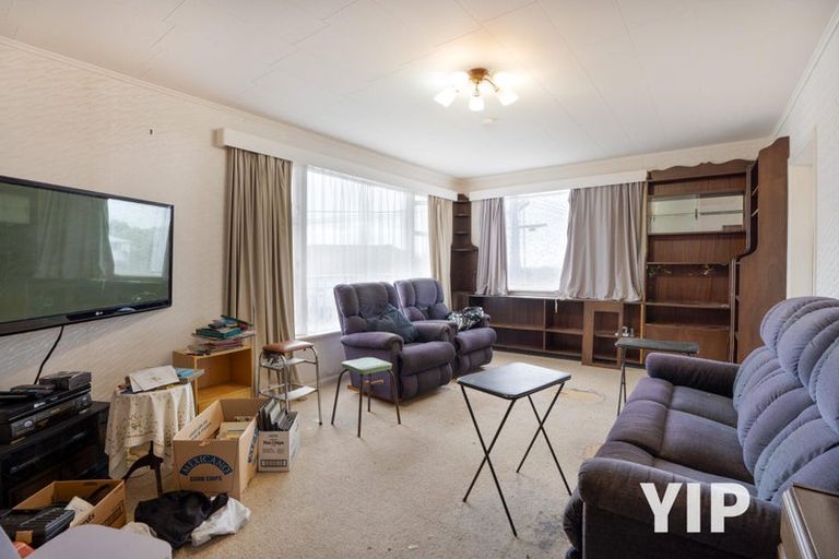 Photo of property in 1 Turville Crescent, Newlands, Wellington, 6037