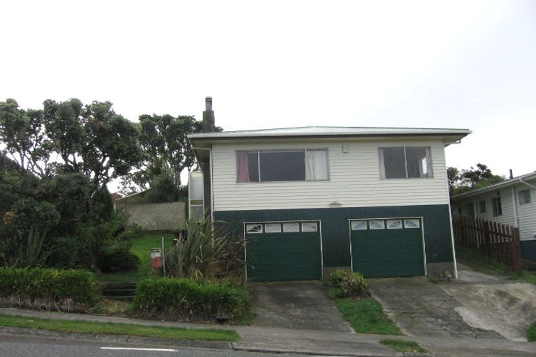 Photo of property in 15 Padnell Crescent, Paparangi, Wellington, 6037