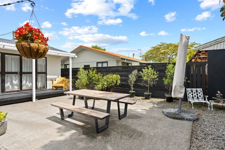 Photo of property in 1 Mahupuku Street, Greytown, 5712