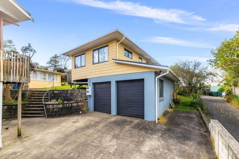Photo of property in 16 Crompton Road, Massey, Auckland, 0614