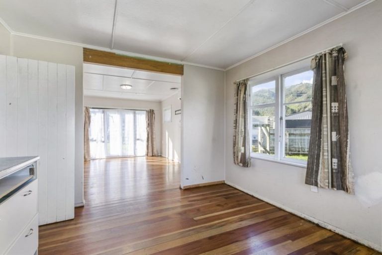 Photo of property in 17 Mckay Street, Wainuiomata, Lower Hutt, 5014