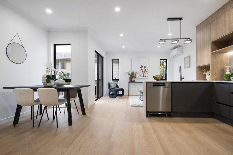 Photo of property in 24b Scarlock Avenue, Browns Bay, Auckland, 0630