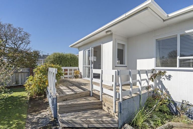 Photo of property in 2 Turakina Street, Merrilands, New Plymouth, 4312