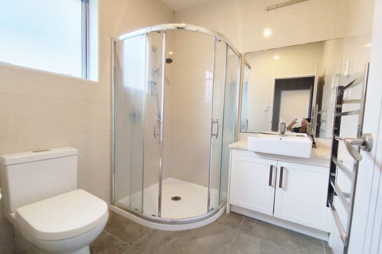 Photo of property in 1a Marina View Drive, Hobsonville, Auckland, 0618