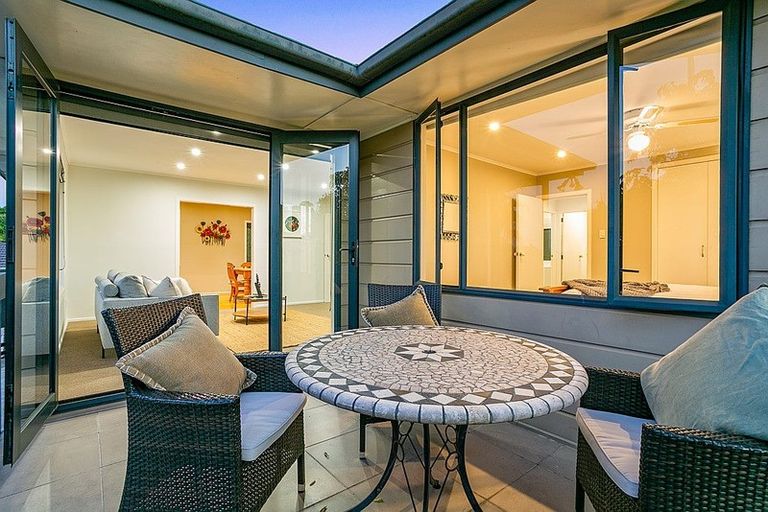 Photo of property in 6 May Avenue, Te Atatu South, Auckland, 0610