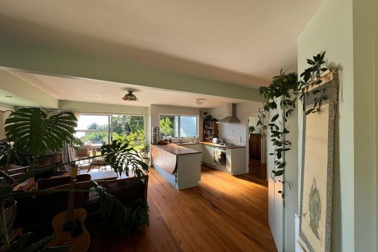 Photo of property in 95 Cornwallis Road, Cornwallis, Auckland, 0604