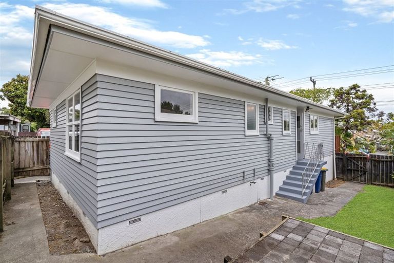 Photo of property in 1/2 Sunhaven Avenue, Glenfield, Auckland, 0629