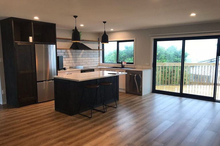 Photo of property in 1/593 Glenfield Road, Totara Vale, Auckland, 0629