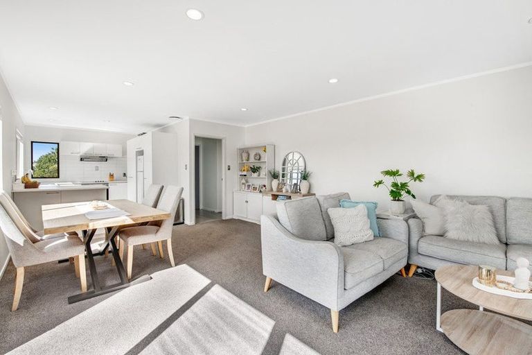 Photo of property in 13 Red Beach Road, Red Beach, 0932