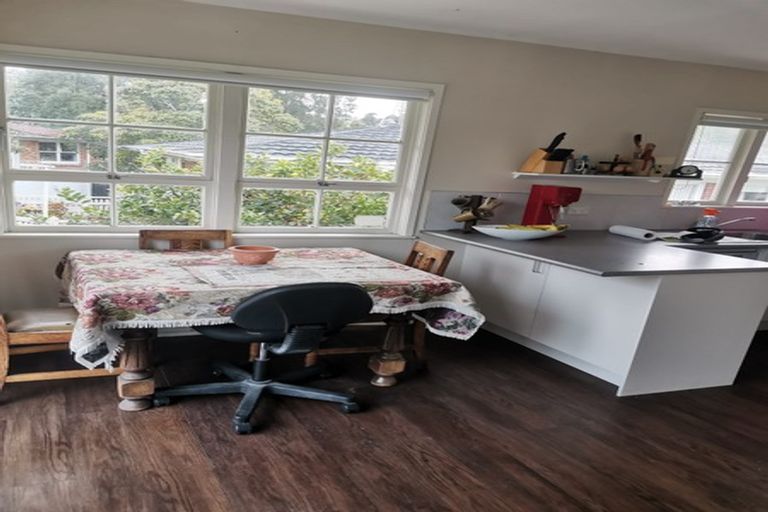 Photo of property in 14 Ellice Road, Totara Vale, Auckland, 0629