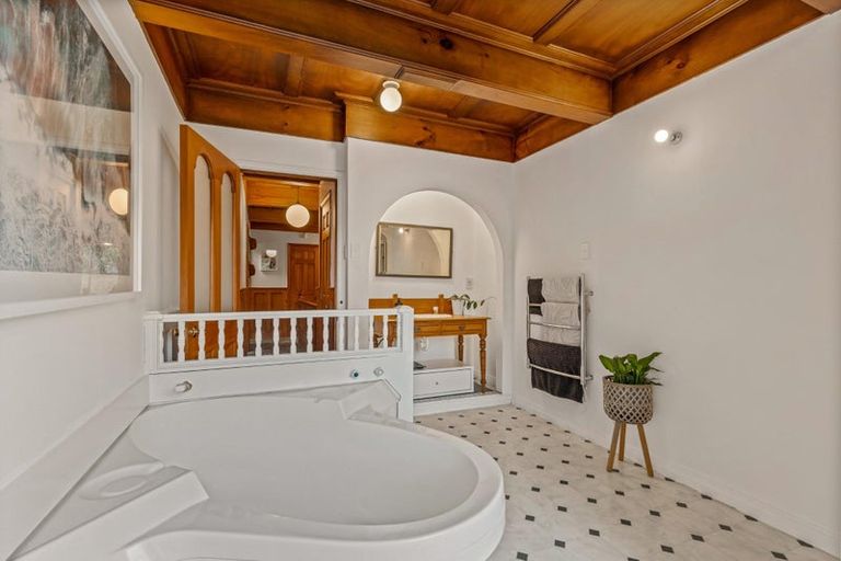 Photo of property in 236 Godley Road, Titirangi, Auckland, 0604