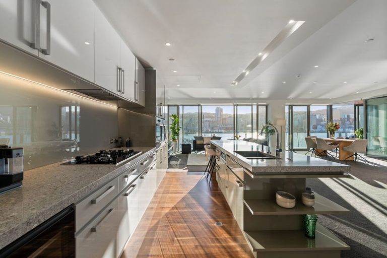 Photo of property in Clyde Quay Wharf, 3b/2 Clyde Quay Wharf, Te Aro, Wellington, 6011