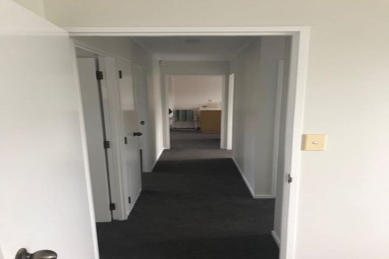 Photo of property in 1 Lowell Place, Massey, Auckland, 0614