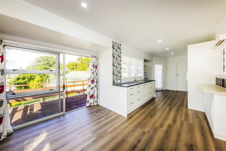 Photo of property in 65 Christmas Road, Manurewa, Auckland, 2102