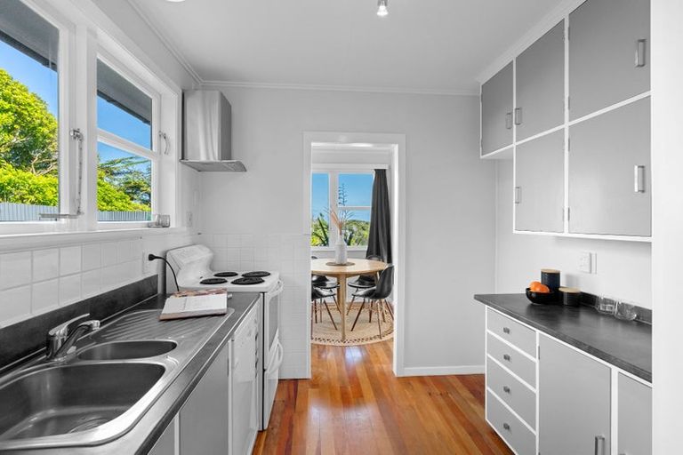Photo of property in 75 Salford Street, Newlands, Wellington, 6037