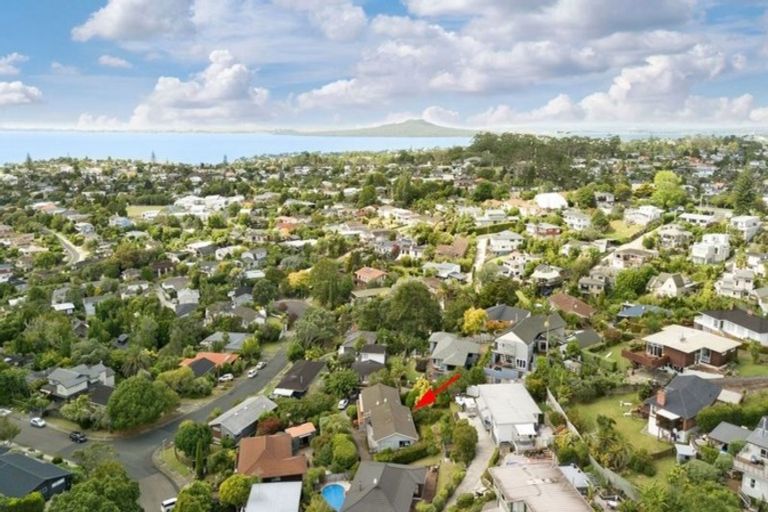 Photo of property in 2/13 Kiri Place, Mairangi Bay, Auckland, 0630