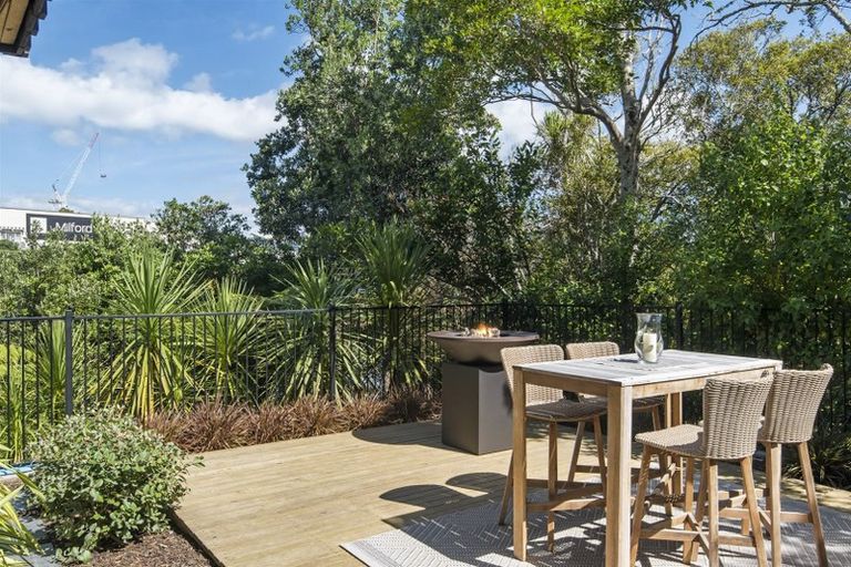 Photo of property in 17b Rangitoto Terrace, Milford, Auckland, 0620