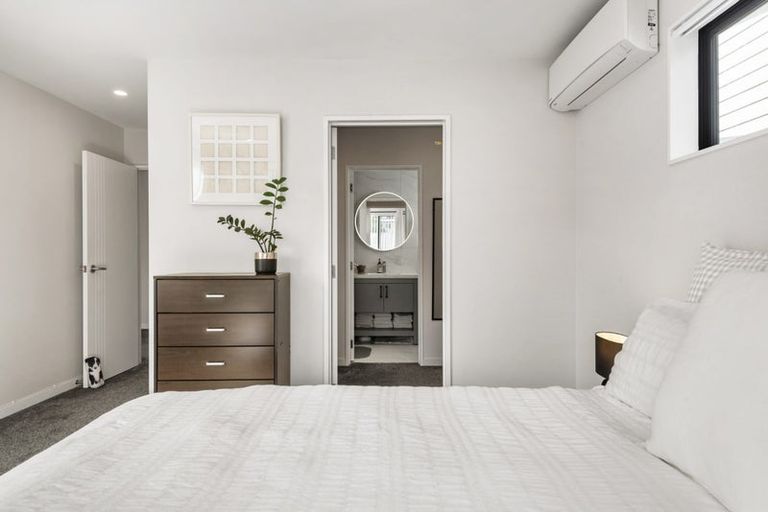 Photo of property in 9c Totara Grove, Hillcrest, Auckland, 0627