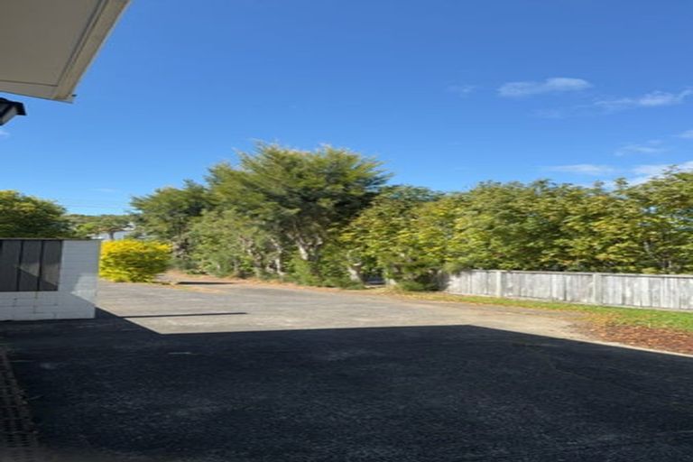 Photo of property in 2/17 Glenvar Road, Torbay, Auckland, 0630