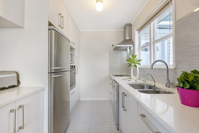 Photo of property in 3/14 Orchid Place, Te Atatu South, Auckland, 0610