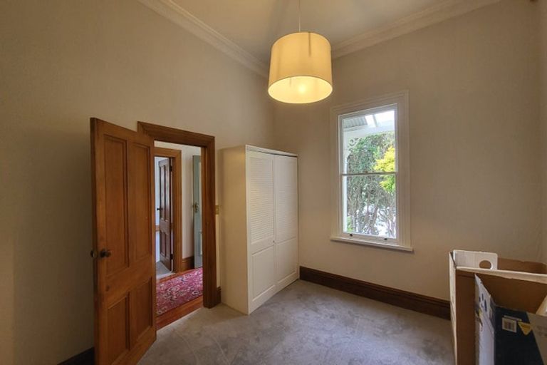 Photo of property in 130 Tasman Street, Mount Cook, Wellington, 6021