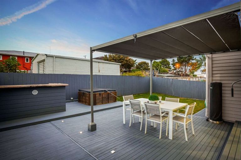 Photo of property in 103 Royal Road, Massey, Auckland, 0614