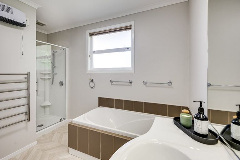 Photo of property in 23 Kent Terrace, Taradale, Napier, 4112