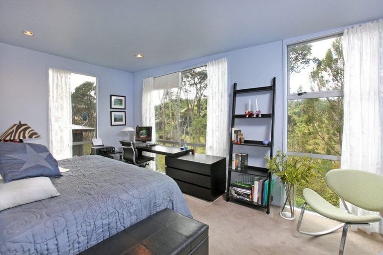 Photo of property in 25 Landing Road, Titirangi, Auckland, 0604