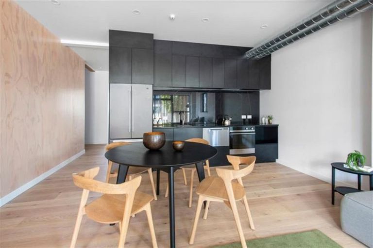 Photo of property in 4/163 Hobsonville Point Road, Hobsonville, Auckland, 0616