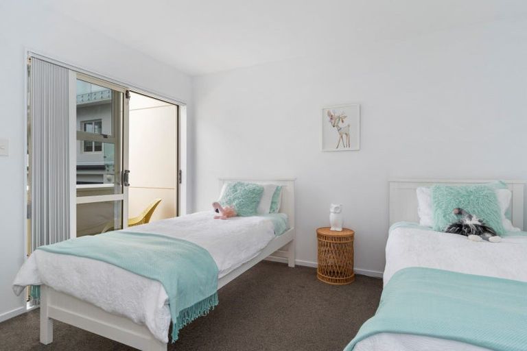 Photo of property in 2/6 Marine Parade, Mount Maunganui, 3116