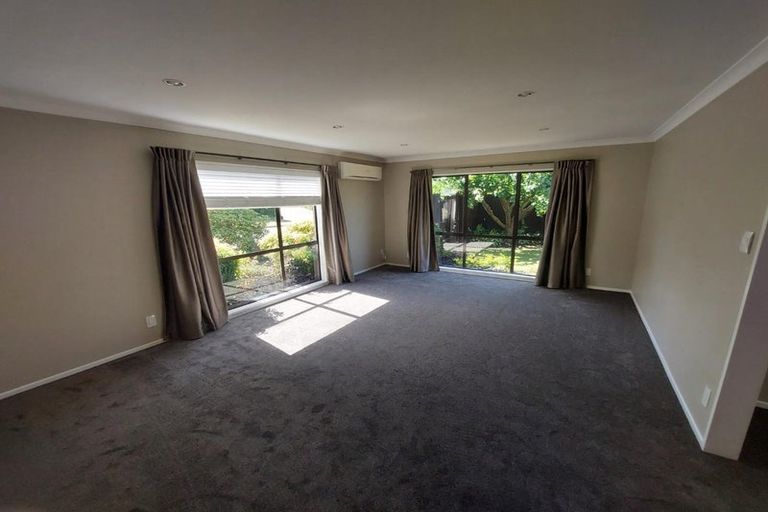Photo of property in 4 Glenburn Place, Avonhead, Christchurch, 8042