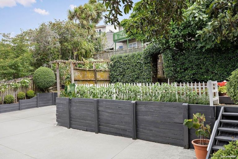 Photo of property in 2/20 Hogans Road, Glenfield, Auckland, 0629
