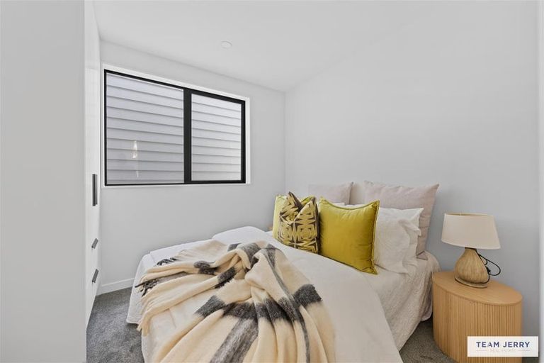 Photo of property in 37a Crestview Rise, Papakura, 2110