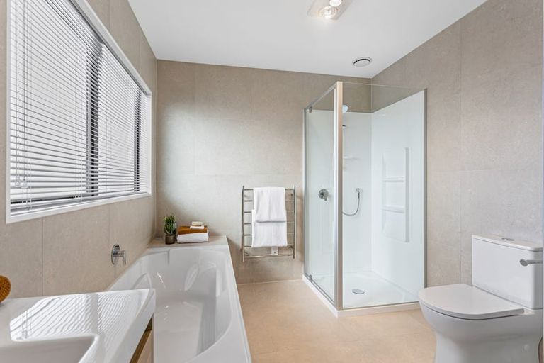 Photo of property in 77 Pepene Avenue, Takanini, Auckland, 2112