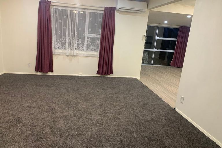 Photo of property in 1 Wakefield Terrace, Tawa, Wellington, 5028