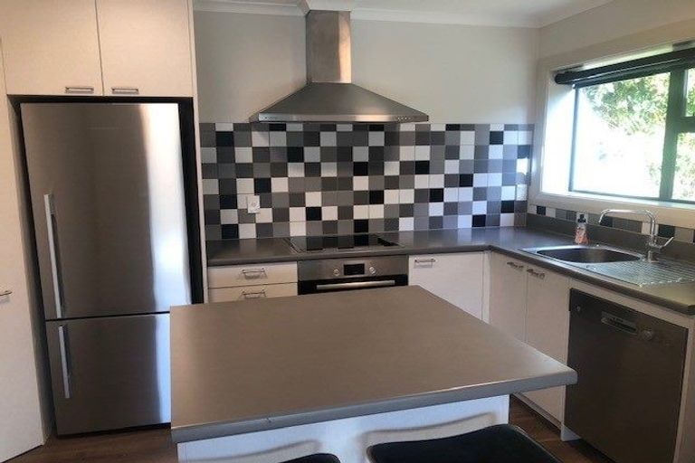 Photo of property in 37 Singers Road, Korokoro, Lower Hutt, 5012