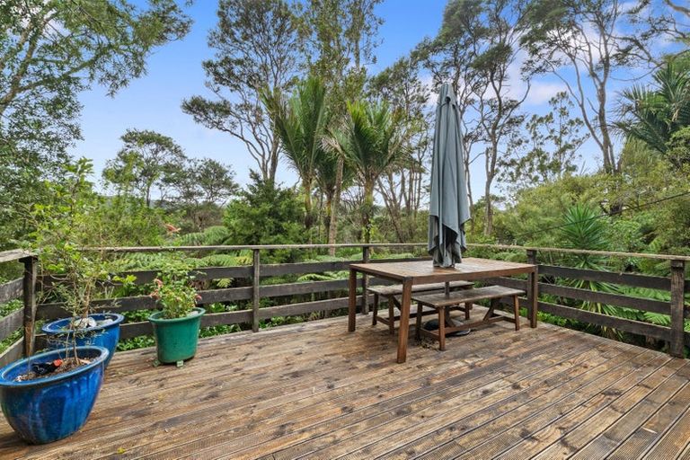 Photo of property in 185 Laingholm Drive, Laingholm, Auckland, 0604
