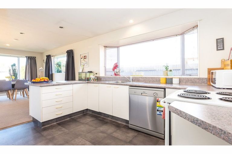 Photo of property in 303 Westminster Street, Mairehau, Christchurch, 8013