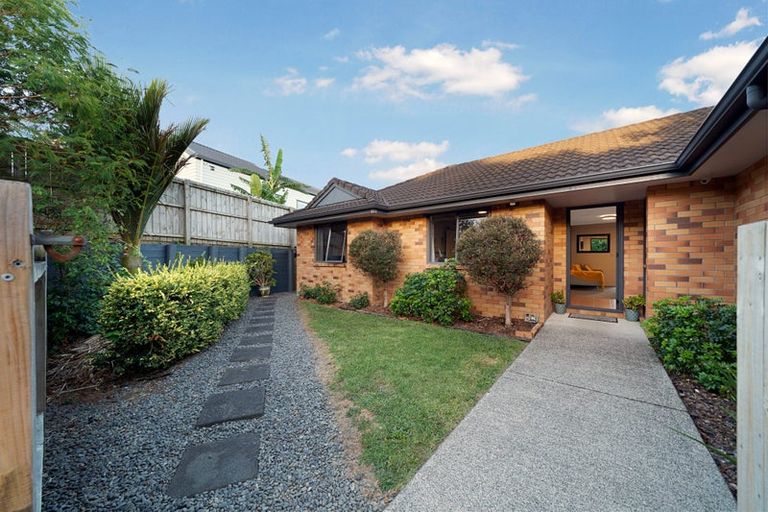 Photo of property in 32 Te Kauri Place, Helensville, 0800