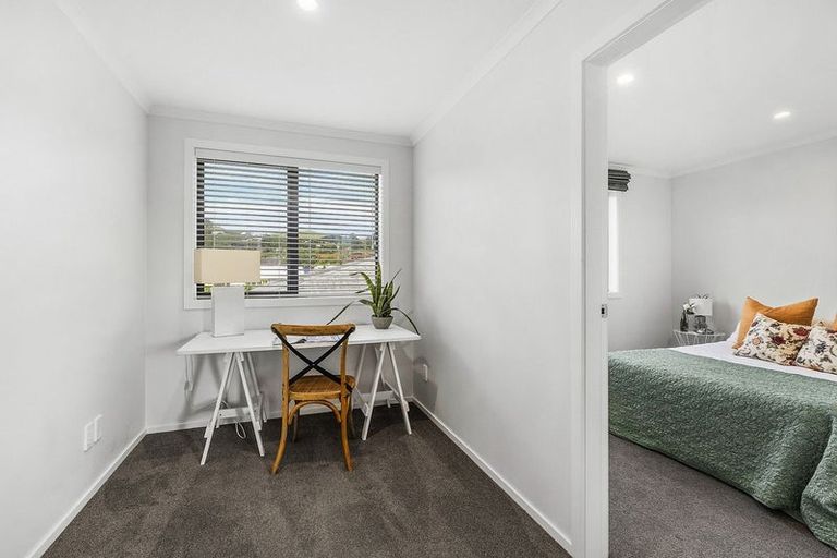 Photo of property in 1b Breakwater Way, Whitby, Porirua, 5024