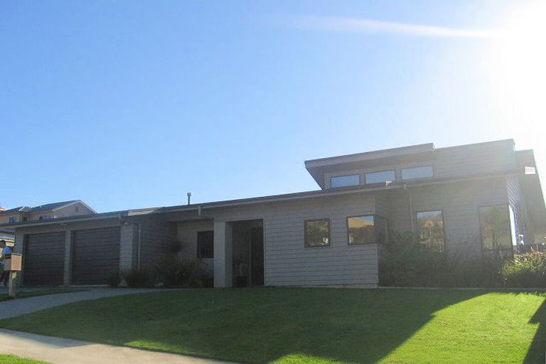 Photo of property in 48 Navigation Drive, Whitby, Porirua, 5024