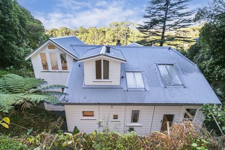 Photo of property in 61 Garden Road, Northland, Wellington, 6012