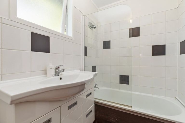 Photo of property in 615 Swanson Road, Swanson, Auckland, 0612